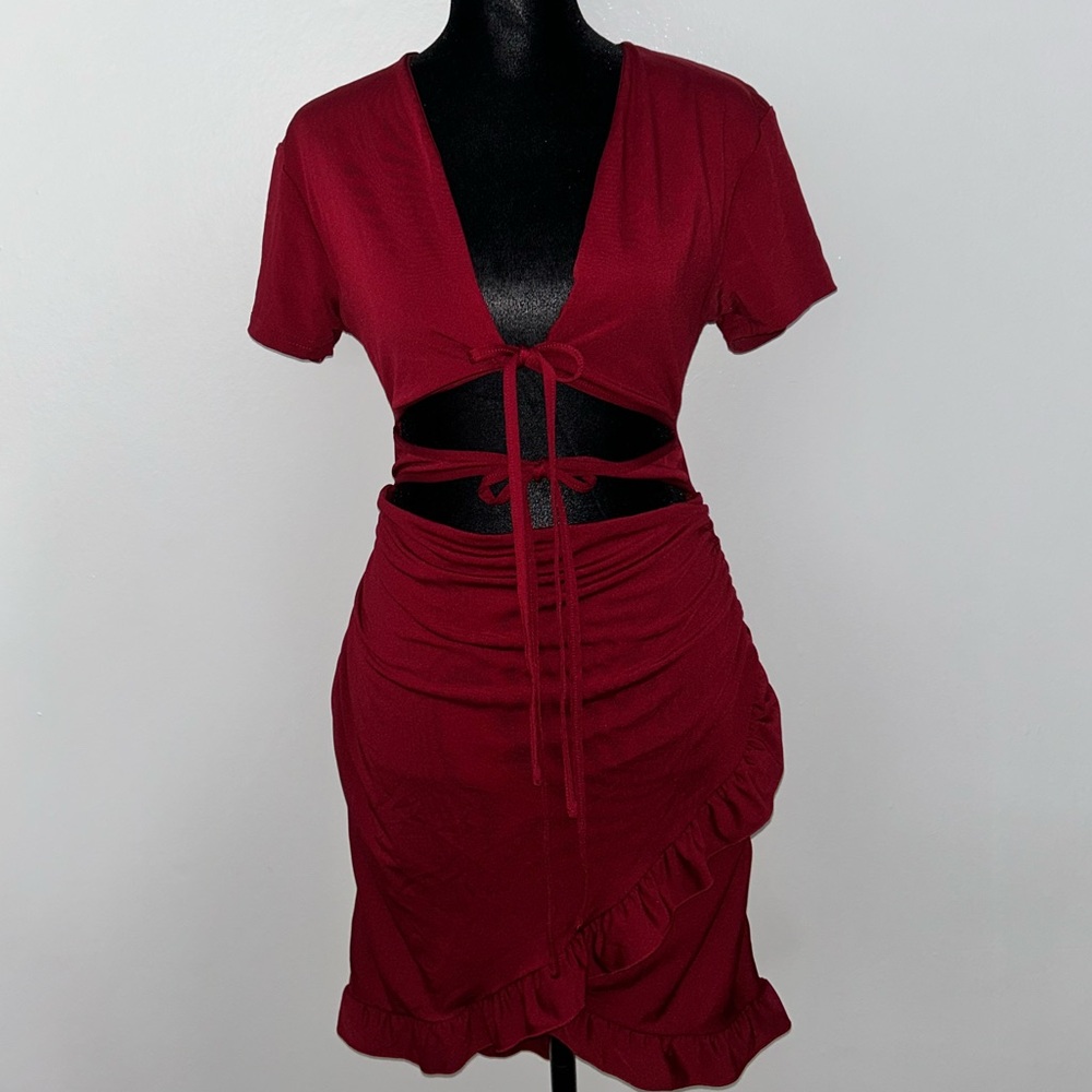 Chic Burgundy Ruched Cut-Out Dress